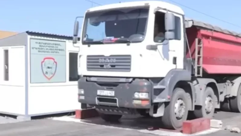 Բեռնատարների վարորդները փակել են Երևան-Մեղրի ճանապարհի երթևեկելի գոտիներից մեկը. որն է պատճառը