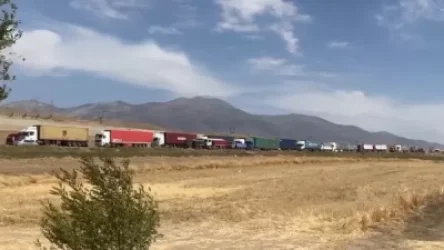 ՏԵՍԱՆՅՈՒԹ. «Մեզ լսող չկա». բեռնատարների վարորդները շարունակում են ակցիան