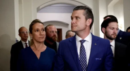 Պենտագոնի ղեկավարը կնոջն իր հետ տարել է գաղտնի բանակցությունների