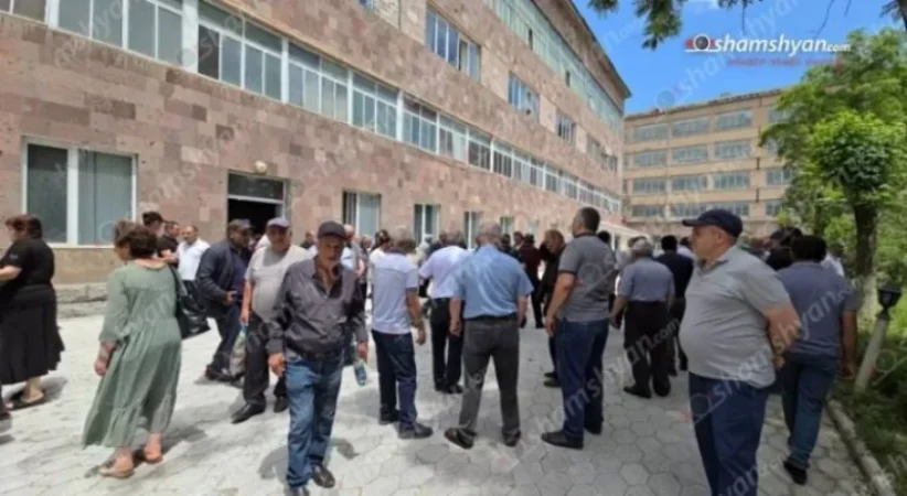 Լարված իրավիճակ՝ Կոտայքում. «Հրազդան ցեմենտ»-ի գործարանում 450-ից ավելի աշխատակիցներին ղեկավարությունը խաբում է