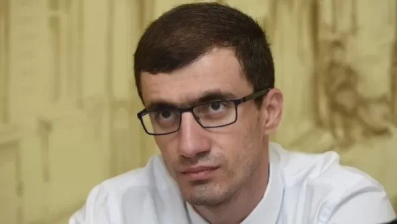 «Ձեր դաստիարակությամբ մեկ ամսից կզբաղվեն». Մեսրոպ Առաքելյանը՝ իշխանության ներկայացուցիչներին