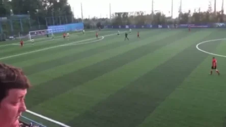 ՏԵՍԱՆՅՈՒԹ․ Զվարճալի միջադեպ․ Վլադիվոստոկում կինը փորձել է ֆուտբոլասերներին հեռացնել մարզադաշտից