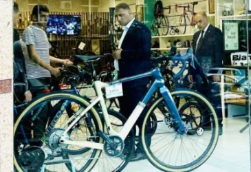 Փաշինյանի հետ հեծանիվ են վարելու նրա անվտանգության աշխատակիցները. «Հրապարակ»