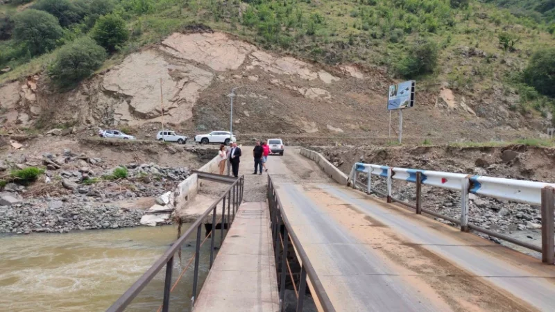 Լոռու մարզպետը և Ալավերդու համայնքապետը՝ Սանահին կայարան թաղամասում