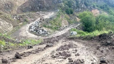ԼՈՒՍԱՆԿԱՐՆԵՐ. Հորդառատ անձրևների հետևանքով փլուզվել է Որոտան գյուղն արտաքին աշխարհի հետ կապող միակ ուղին