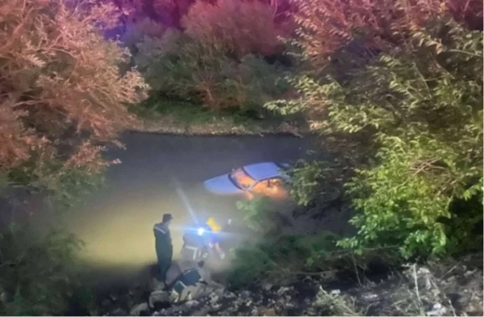 Ավտոմեքենան դուրս է եկել երթևեկելի հատվածից և ընկել գետը