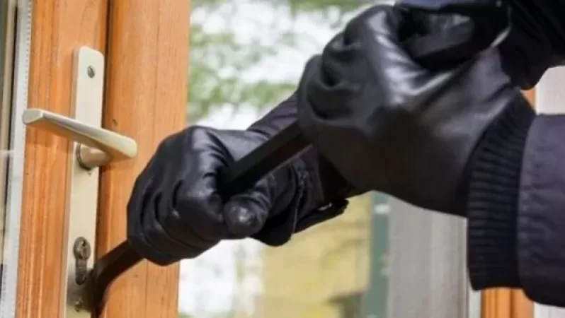 Հարձակվել է խանութի 70-ամյա աշխատակցուհու վրա և հափշտակել 250.000 դրամ. ոստիկանություն