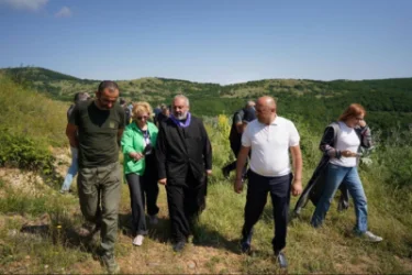 ԼՈՒՍԱՆԿԱՐՆԵՐ. Բագրատ Սրբազանը Շուռնուխում է