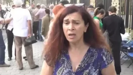 ՏԵՍԱՆՅՈՒԹ․  Հերի՛ք ա, ինչքան մեր տղերքը զոհվեն, եկել եմ սրանց հանեմ «տռաս», իրավունք չունեն ԱԺ մտնել. քաղաքացի