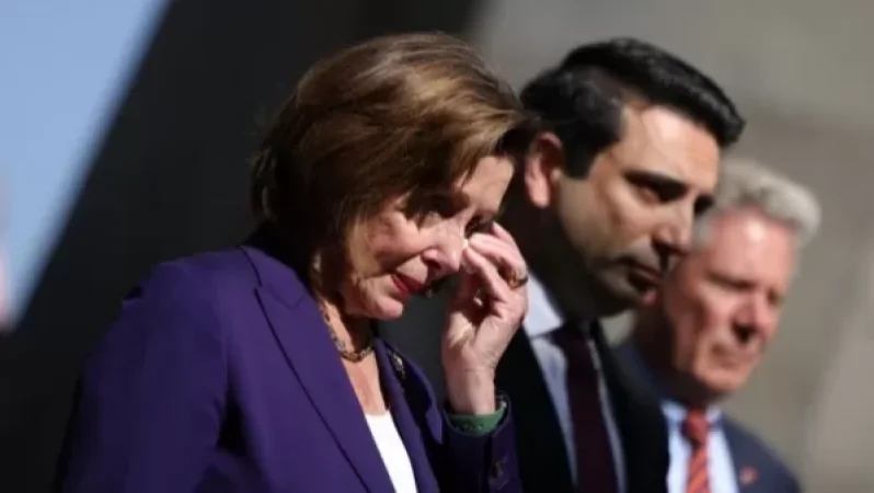 Նենսի Փելոսին այցելել է Ծիծեռնակաբերդի հուշահամալիր