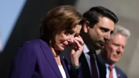 Նենսի Փելոսին այցելել է Ծիծեռնակաբերդի հուշահամալիր