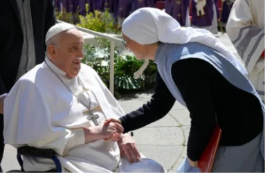 Հռոմի Ֆրանցիսկոս պապը հիվանդանոցից դուրս գրվելուց հետո առաջին անգամ հայտնվել է հանրության առաջ