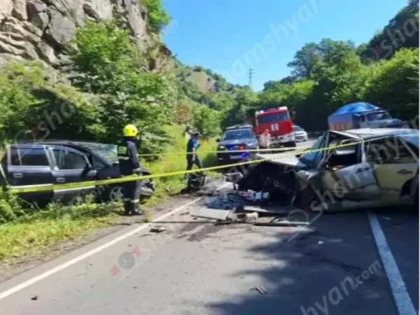 Դիլիջան-Վանաձոր ճանապարհին բախվել են «Mercedes»-ն ու «Opel»-ը․ կան վիրավորներ, այդ թվում՝ անչափահասներ