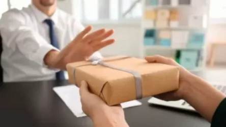 Ինչպիսի նվերներ չի կարող ընդունել պաշտոնյան. օրենքի նախագիծ