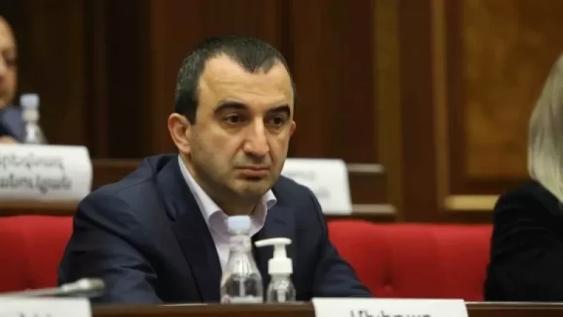 Յուրաքանչյուրը պիտի իր տեղում լինի. Զաքարյանը վայր է դնում պատգամավորական մանդատը