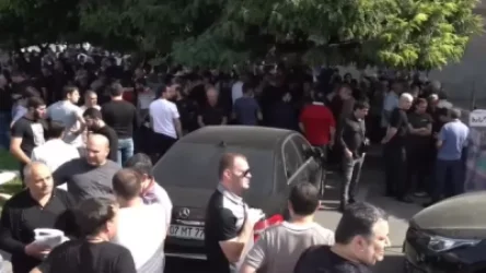 «Փեթակ» առևտրի կենտրոնի աշխատակիցները այսօր աշխատանքի են գնացել ու տեսել, որ առևտրի կենտրոնը փակ է