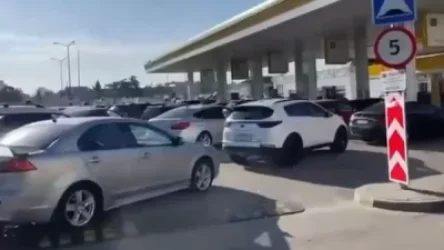 ՏԵՍԱՆՅՈՒԹ. Ղրիմի բենզալցակայաններում վառելիքի համար հսկայական հերթեր են գոյացել