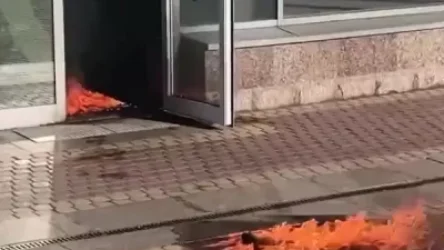 ՏԵՍԱՆՅՈՒԹ. Սանկտ Պետերբուրգում թոշակառուն «Փառք Ուկրաինային» խոսքերով փորձել է հրկիզել «Сбербанк»-ի տեղի մասնաճյուղը