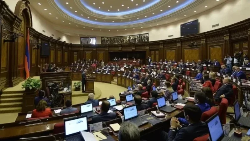 Հերթական պարգևավճարները ԱԺ-ում. «Հրապարակ»