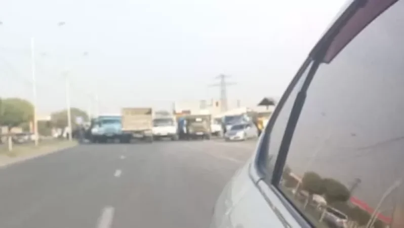 Բեռնատարներով փակել են Էջմիածին-Երևան ճանապարհահատվածը