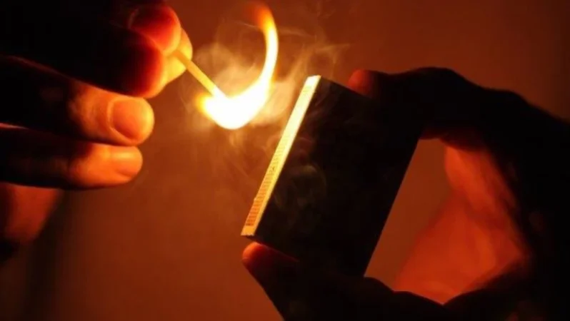 Տնային կալանքի տակ գտնվող քաղաքացին դատախազության շենքի մոտ բենզինը լցրել է իր վրա. ինչ է պահանջել․ Armlur