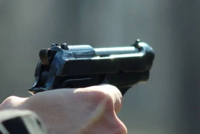 Օտարերկրացին ինքնաձիգով ներխուժել է ոստիկանության Կոտայքի բաժին և կրակոցներ արձակել․ կան վիրավորներ