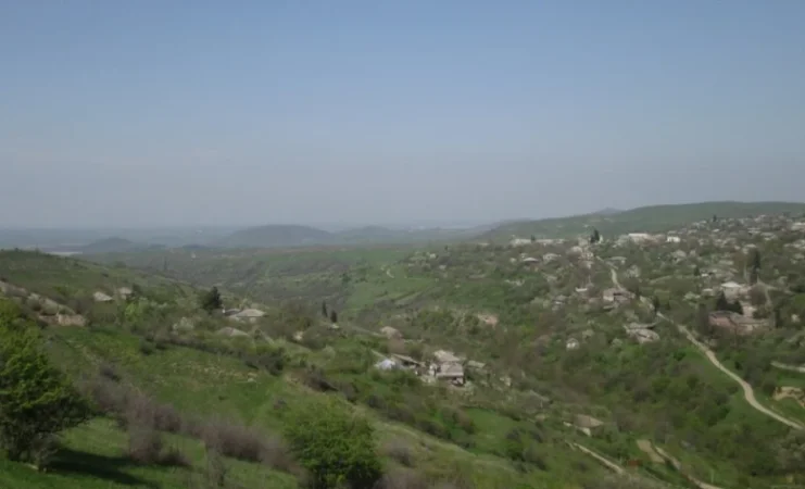 Ադրբեջանցիները մշակում են Վազաշենի հարյուրավոր հեկտար հողերը. լրագրող Ոսկան Սարգսյան