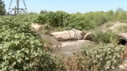 ՏԵՍԱՆՅՈՒԹ. Ներքին Չարբախի գերեզմանատան տարածքով անցնող կոյուղին վնասվել է և ծածկել գերեզմանատեղերը