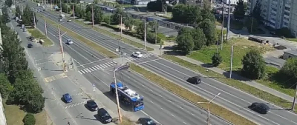 18+ ՏԵՍԱՆՅՈՒԹ. Ինչպես է մեքենան ամբողջ արագությամբ հարվածում ավտոբուսից իջնող մարդկանց. ՌԴ