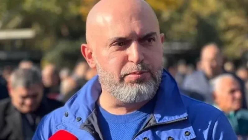 Արմեն Աշոտյանն իր փաստաբանի հետ Քննչական կոմիտեում է