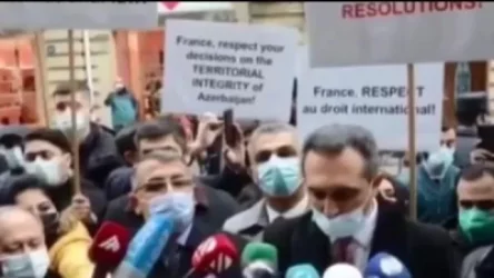 ՏԵՍԱՆՅՈՒԹ. Բաքվում նեղսրտել են. ցույց Ֆրանսիայի դեսպանատան առջև