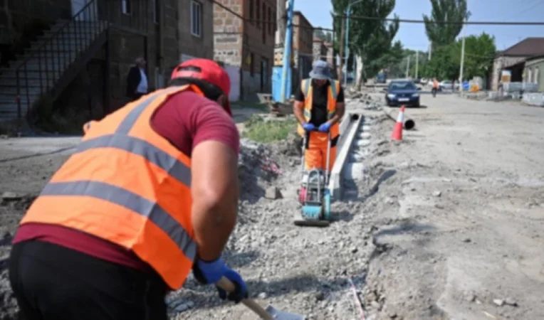 Հիմնանորոգվում է հանրապետական նշանակության ավտոճանապարհներից մեկի մի հատվածը