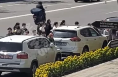 ՆԳՆ-ն՝ փողոցը չթույլատրված հատվածով հատած ուսուցչուհու մասնակցությամբ տեսանյութի մասին