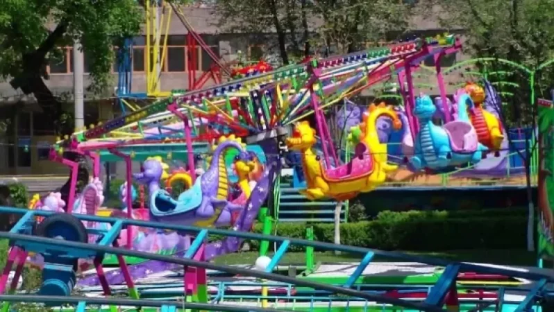 Photo: Seat of Attraction Detaches at Lunapark and is Thrown 6 Meters; One Injured