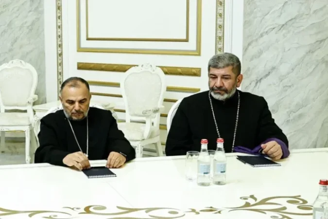 Ի՞նչ է կատարվում Նիկոլ Փաշինյանի հետ հանդիպած Արցախի թեմի առաջնորդի շուրջ. «Ժողովուրդ»