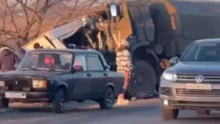 Դոնեցկում ռուս զինվորականներ տեղափոխող բեռնատարը բախվել է միկրոավտոբուսին. կան զոհեր և վիրավորներ