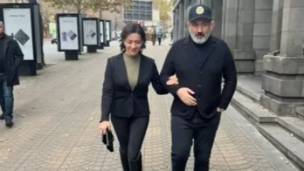 ԼՈՒՍԱՆԿԱՐ. Աննա Հակոբյանն ու Նիկոլ Փաշինյանը զբոսնում են Երևանում