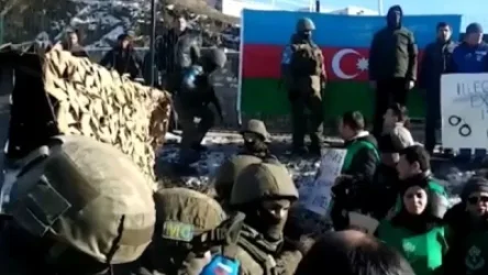 ՏԵՍԱՆՅՈՒԹ. Ադրբեջանցիները Լաչինի միջանցքում երգում են իրենց երկրի օրհներգը