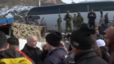 ԼՈՒՍԱՆԿԱՐՆԵՐ. Ադրբեջանցիները 2 ավտոբուսով զինվորականների են բերել Լաչինի միջանցք