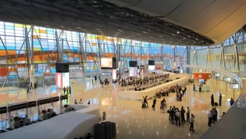 Ֆրանսիայի հյուպատոսի ճամպրուկի փականը օդանավակայանում կոտրել են, գումարը տարել. Aravot