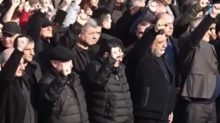 ՏԵՍԱՆՅՈՒԹ․ Բռունցքները վեր պարզած արցախցիները հարգեցին նահատակների հիշատակը