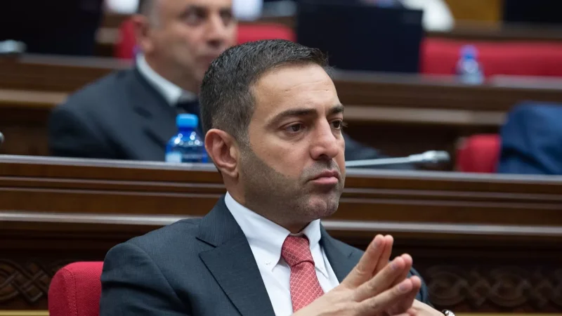 Գլխավոր դատախազությունը պահանջում է նախկին պատգամավորից բռնագանձել ԱՄՆ-ում գտնվող տները կամ դրանց համարժեք գումարը