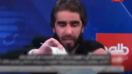 ՏԵՍԱՆՅՈՒԹ. Քաբուլում պրոֆեսորը պատռել է իր դիպլոմները Թալիբանի կողմից կանանց կրթության արգելքից հետո