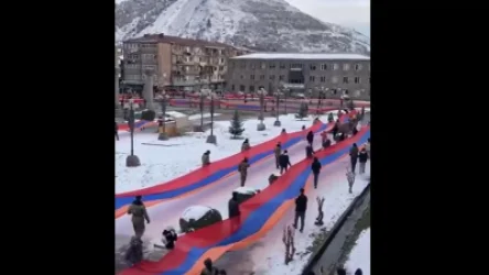 ՏԵՍԱՆՅՈՒԹ․ Գորիսում բացվեց 783 մետր երկարությամբ եռագույնը