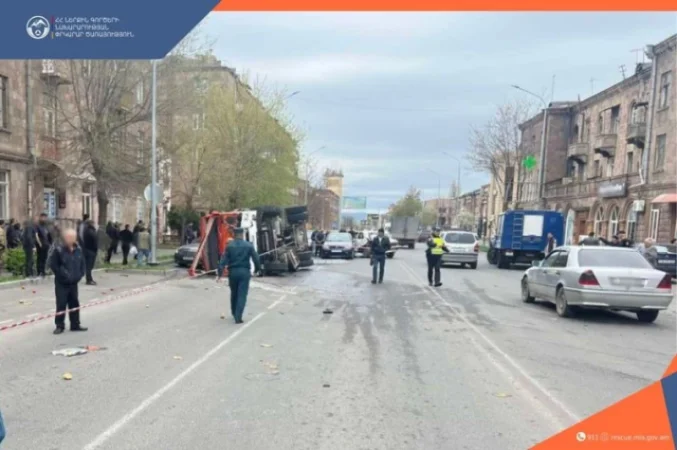 Գյումրիում բախվել են հրդեհի վայր մեկնող փրկարարական մեքենան ու ևս 4 մեքենա