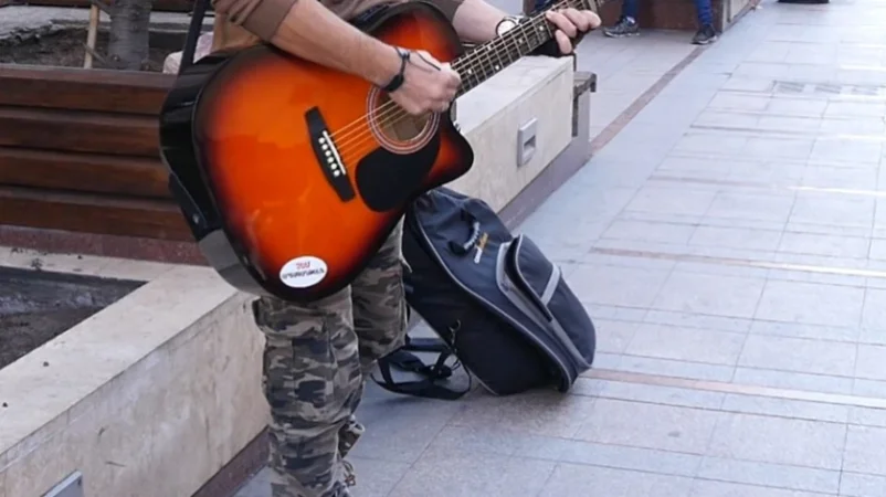 Փողոցային երաժշտի պայուսակից գումար են հափշտակել․ հանգամանքները պարզվում են