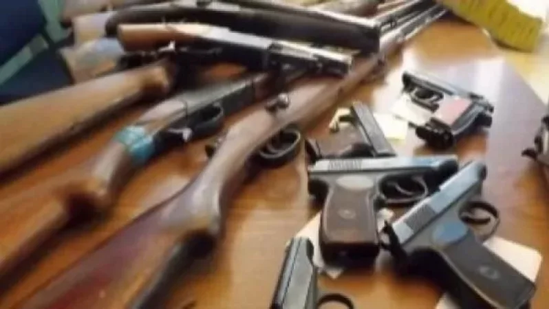 Արցախից դեպի Հայաստան ապօրինի զենք-զինամթերք տեղափոխելու հերթական դեպքի քննությամբ մեղադրանք է առաջադրվել 2 անձի