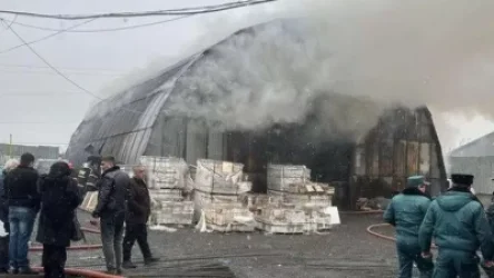 Հրդեհ ավտոպահեստամասերի շուկայի պահեստում