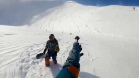 18+ ՏԵՍԱՆՅՈՒԹ․ Ինչպես է սնոուբորդիստը հայտնվում ձնահոսքի տակ․ ՌԴ