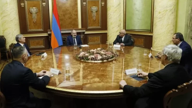 Փաշինյանը հանդիպել է արտախորհրդարանական քաղաքական ուժերի ղեկավարներին